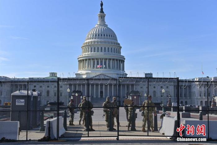 美国会两院表决通过临时预算案以避免政府“关门”