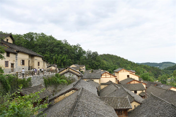 在这个500年深山苗寨里，传统手艺成了“香饽饽”