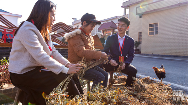 时政新闻眼丨如何打赢反腐败斗争攻坚战持久战，习近平作出战略部署