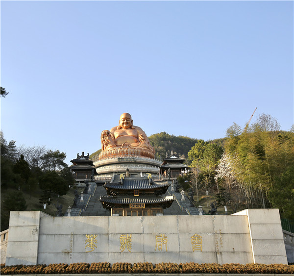 海外华文媒体参观雪窦寺：千年古刹焕发新光 迎接世界佛教论坛