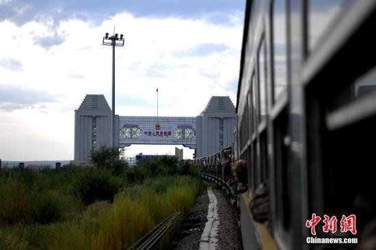 China's largest land port handles over 5 mln metric tons of imports and exports in Q1