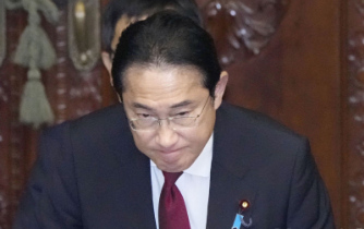 日本首相岸田内阁不信任案被否决 在野党批评“黑金”丑闻