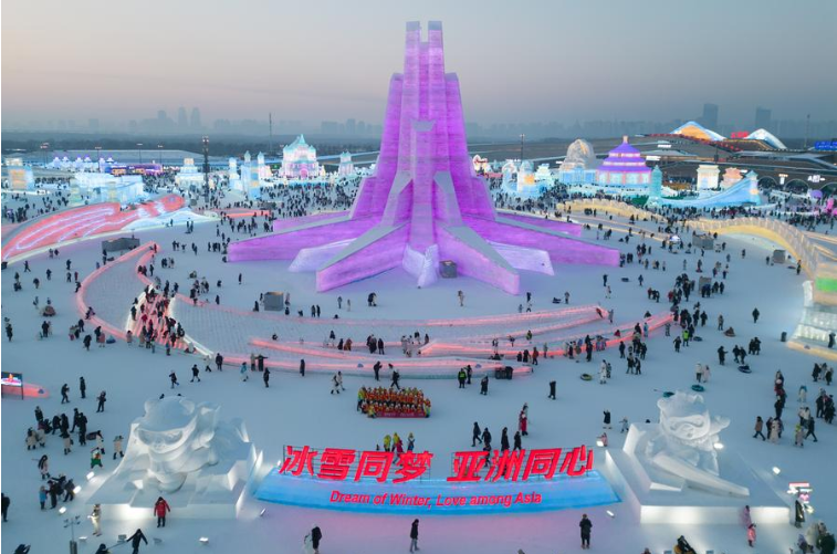 (China Economic Roundtable) Xinhua Headlines: China's winter economy snowballing as sports event, cultural tourism fuel public passion