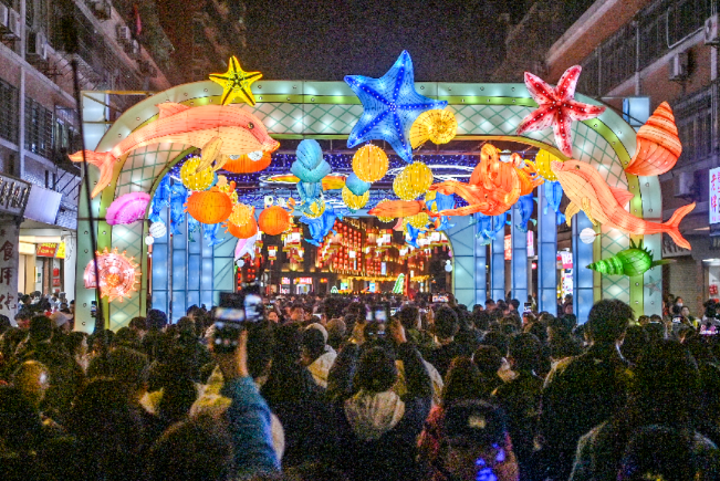 Unlock the enchanting magic of lanterns at Shantou Small Park!