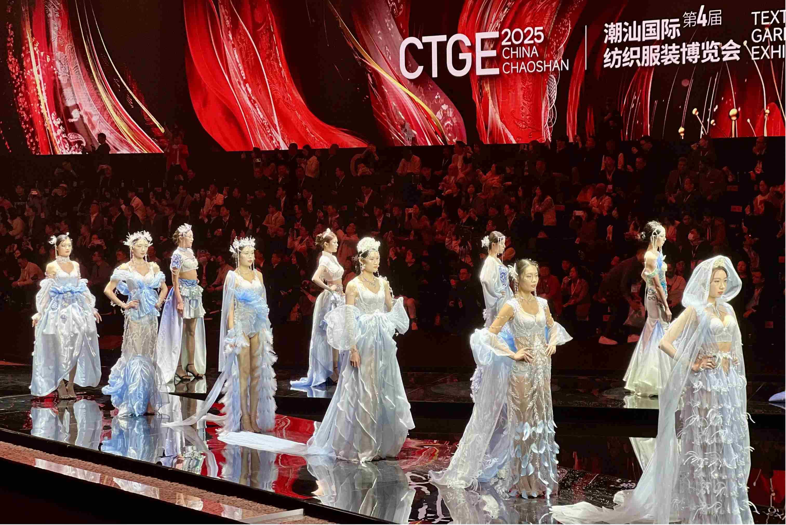 【大美广东】Global Fashion Week Lands on Main Street of China’s Knitwear Underwear Town  “潮”向世界！“中国针织内衣名镇”的马路舞台迎来了国际时装周