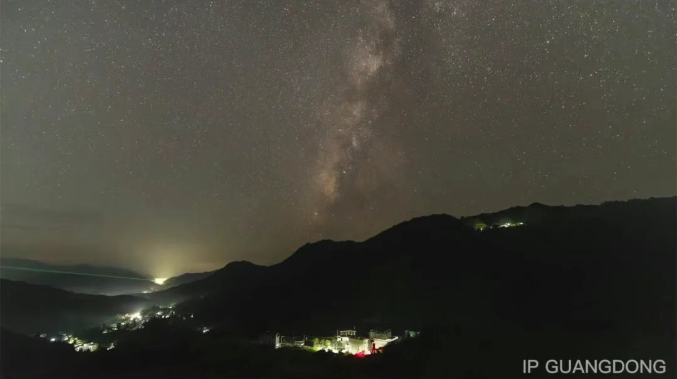 抬头看，一起找天空中最亮的星