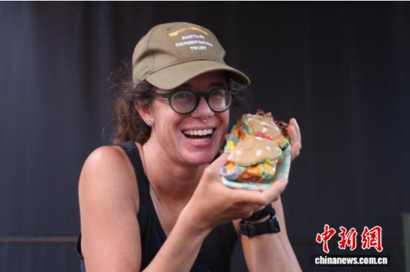 【图刊】全球陶瓷手艺人千年瓷都“赶集”：我在景德镇当摊主