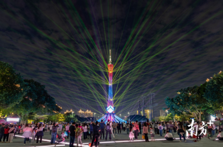 2025广州国际灯光节璀璨启幕，花影联动流光溢彩耀全城