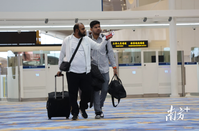 白云机场T3今起开启国际业务，第一位出境旅客：“很漂亮很便利！”