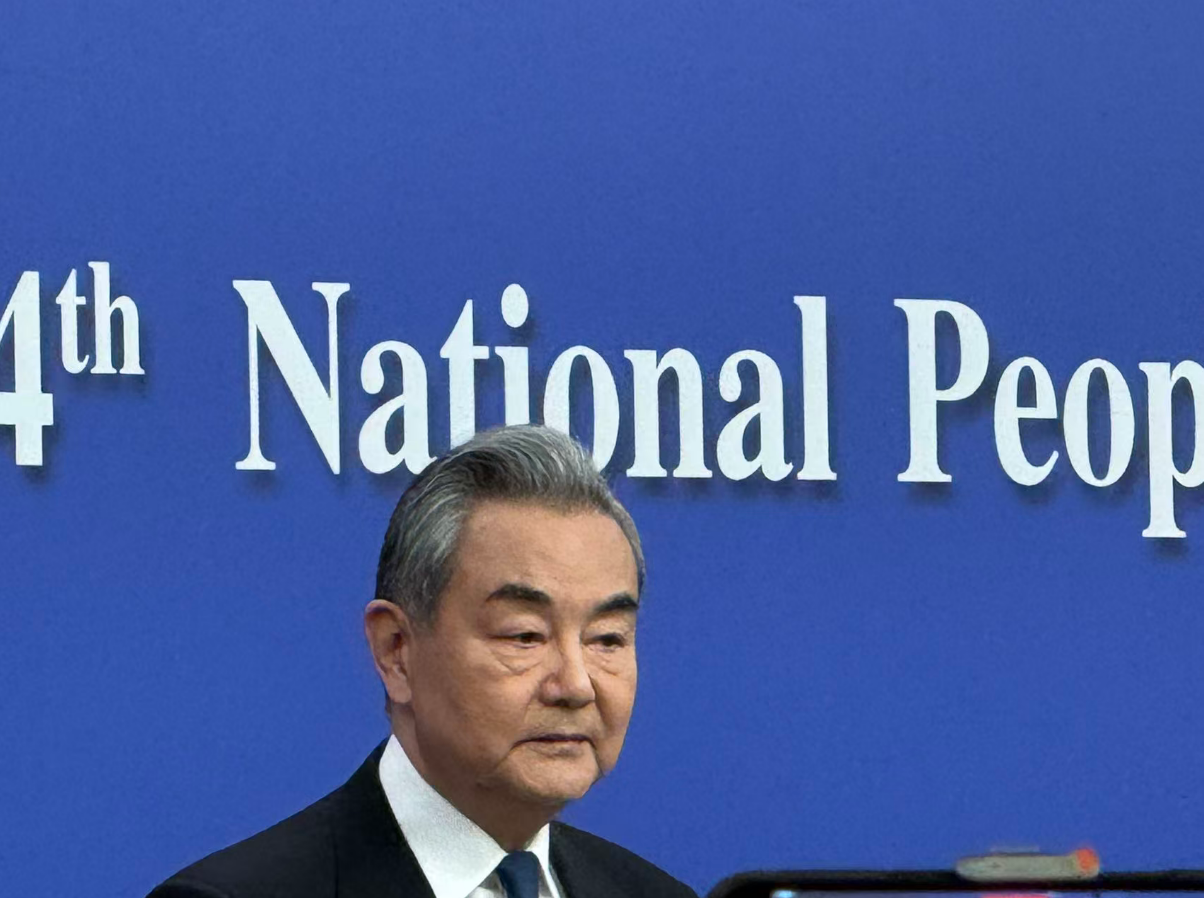 王毅两会发声：祖国稳如泰山，护海外侨胞周全