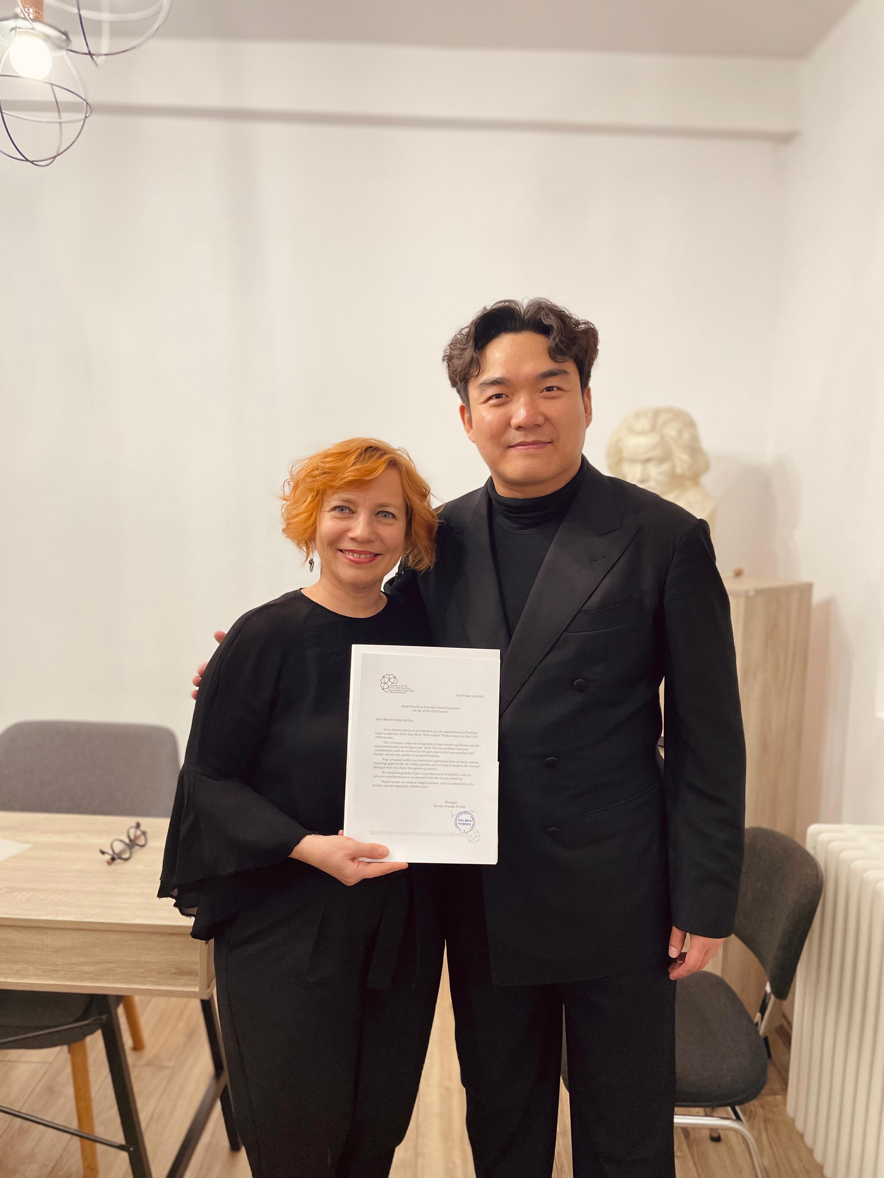 中国指挥家钱骏平受聘罗马尼亚两大乐团重要职位 续写中罗音乐文化交流新篇章