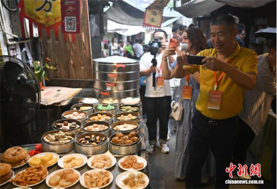 舌尖传承商埠文脉 海外华文媒体探浙江游埠寻江南早茶文化