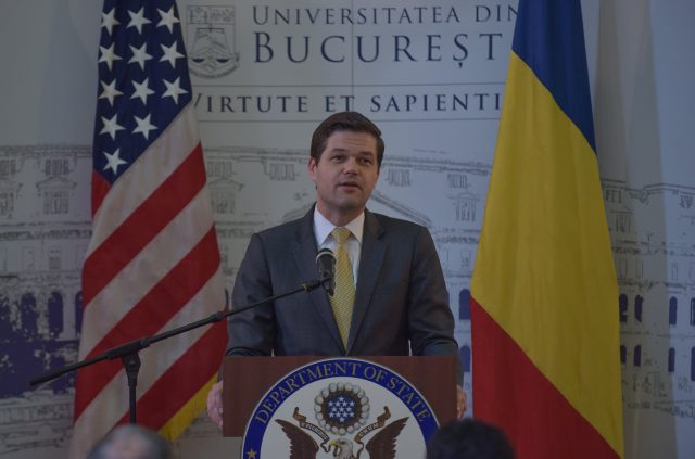 美国助理国务卿赞扬罗马尼亚反腐败斗争