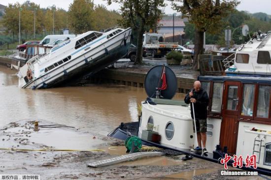 法国南部发生百年不遇洪灾 已致12人死亡