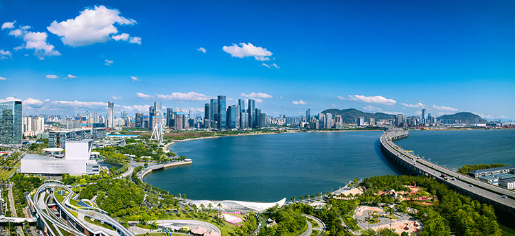 前海扩区后，拥有海陆空铁港“顶流”配置，多元产业空间被完全打开。