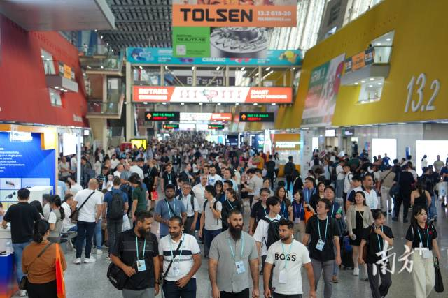 The first phase of the Canton Fair concludes with over 130,000 participating international buyers, growing 4.6% compared with last edition