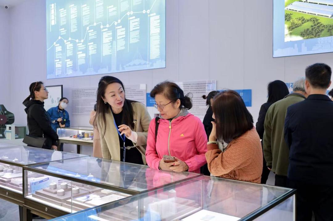 海外华媒与郑州华晶相遇：一同见证超硬材料“中国智造”的荣耀时刻