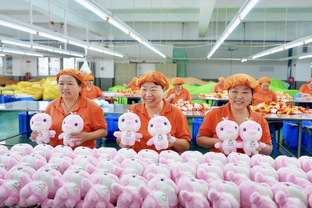 卖出6.8亿，十五运会吉祥物如何成为顶流？| 热财经