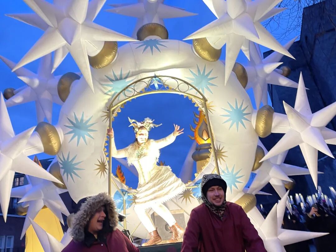 都柏林光影游行，爱尔兰街头艺术的狂欢盛宴