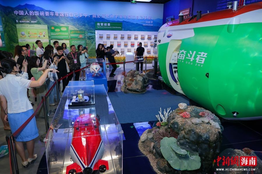 “开局之年看中国·开放自贸港”网络主题传播活动走进海南史志馆