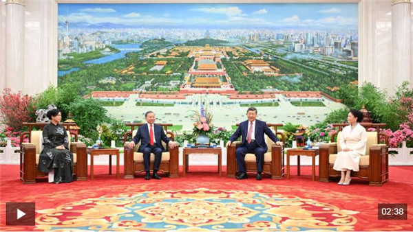 视频丨习近平夫妇同苏林夫妇亲切话别