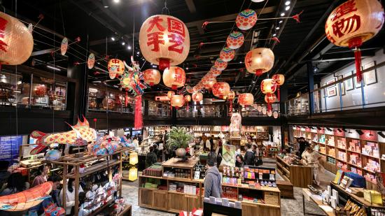 一间中国礼物商店，如何让在地非遗老技艺“活”在当下？