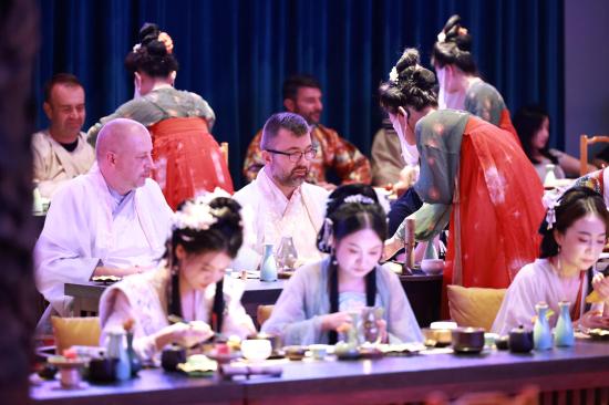 一席沉浸式中国国风宴，凭啥让中外宾客为之着迷？