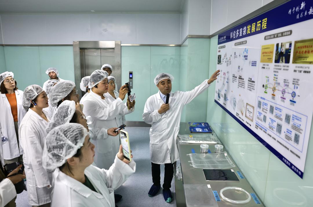 探访百亿产业集群 海外华文媒体点赞成都新都智造发展成果