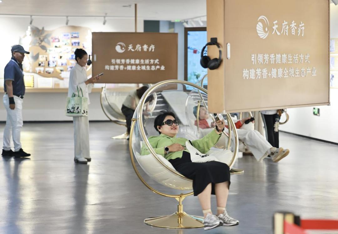 海外华文媒体走进成都彭州 从“千年药乡”嗅到中医药出海新路径
