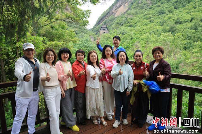 海外华文媒体走进剑门关感受“天下第一关”魅力