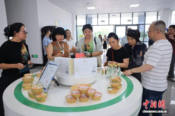 海外华文媒体探访通江 看秦巴山区特色农业转型升级