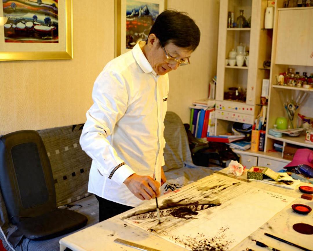 融通中西绘华章 丹青逐梦耀世界——黄建南的艺术人生