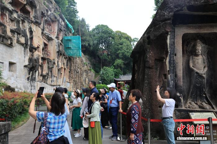 Millennia-Old Stone Carvings Preserve the Legacy of Ancient Scholars, Overseas Chinese Media Explore the Cultural Heritage of Bazhong