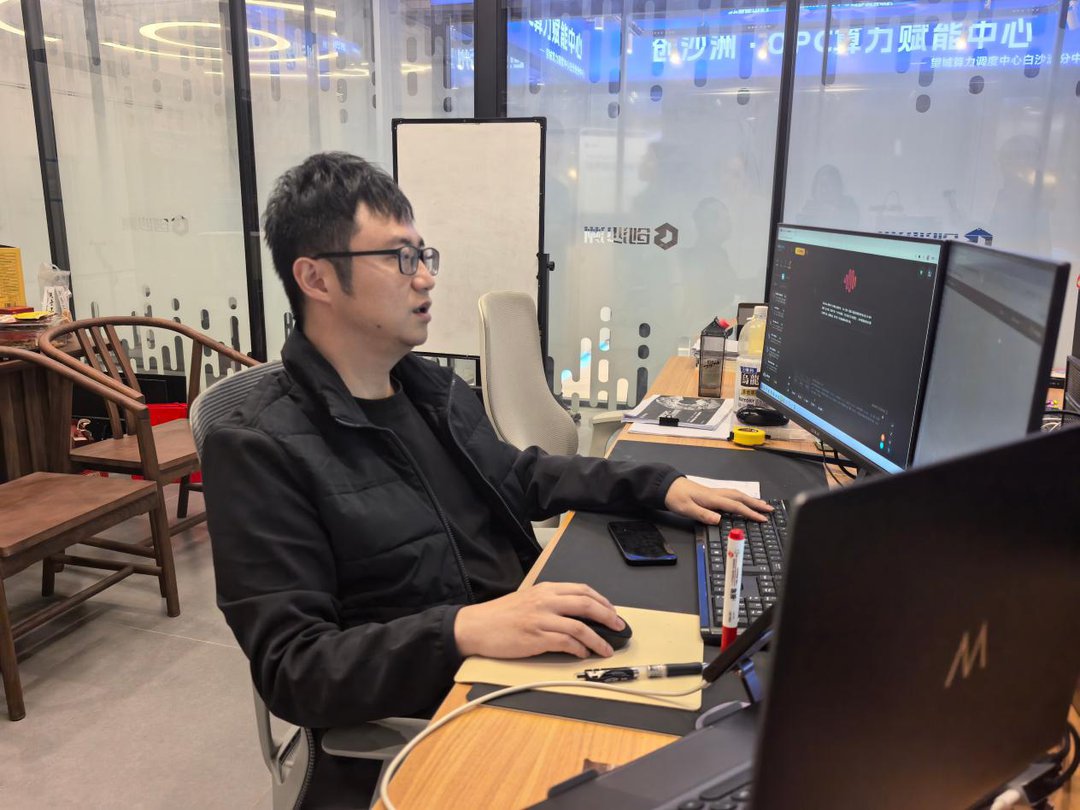 从“一人成军”到“群落共生” 湘江畔AI轻创业生态观察